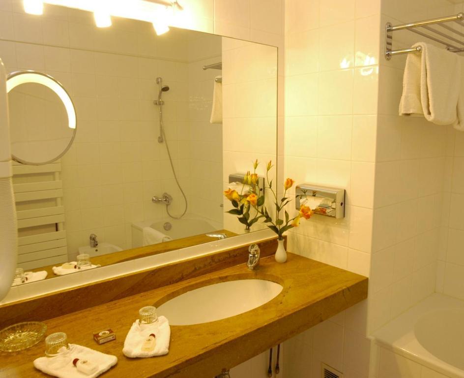 Hostellerie La Huchette Replonges Quarto foto